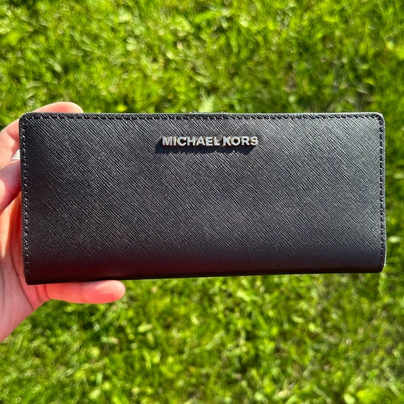 Michael Kors Jet Set Travel Slim Bifold Wallet - Picture 5 of 7